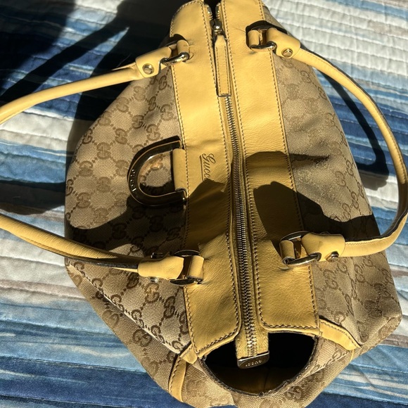 Authentic Gucci - Picture 3 of 12